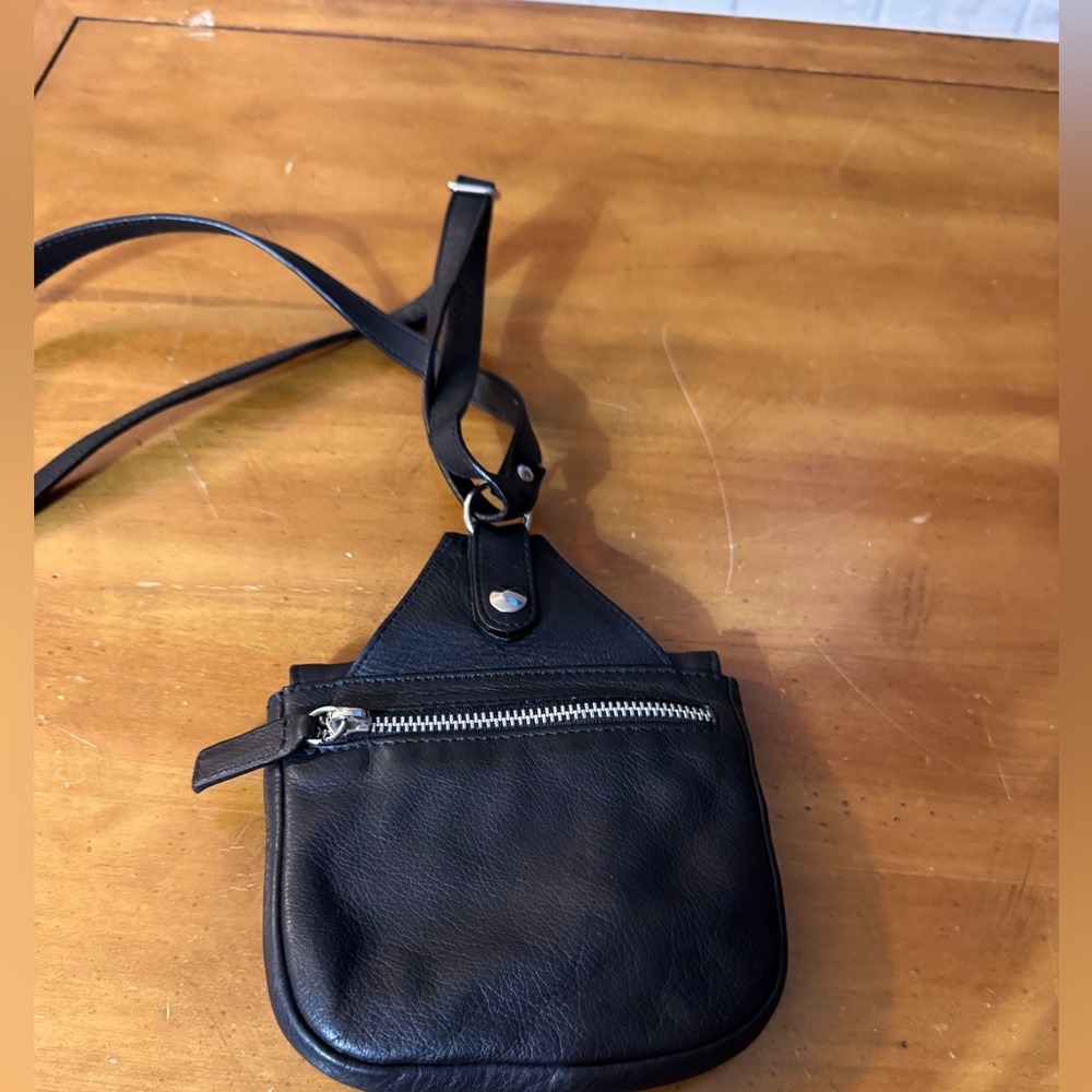 Sundance Black Leather Crossbody Bag with Silver Hardware - Picture 4 of 11